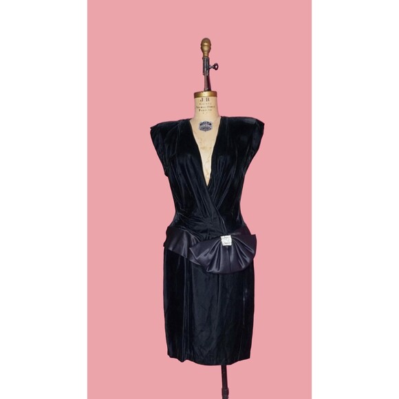1980s CLIMAX by DAVID HOWARD Drop Waist Velvet Plunge W/Large Satin Bow. S-M - Picture 2 of 10